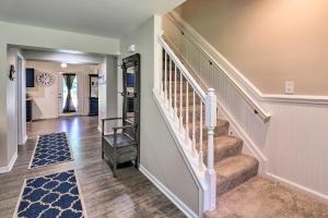 Walk to the Beach with Deck, Fireplace, BBQ Grill, Boat Ramp & Office