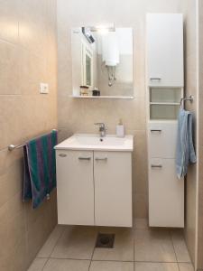 Apartments with WiFi Split - 11255