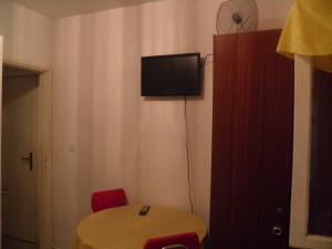 Apartments and rooms with WiFi Komiza, Vis - 11315