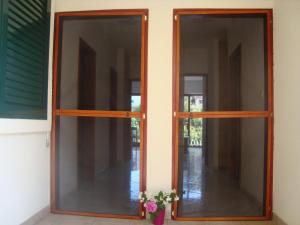 Apartments by the sea Maslinica, Solta - 11422