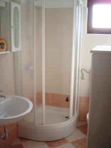 Apartments by the sea Maslinica, Solta - 11422