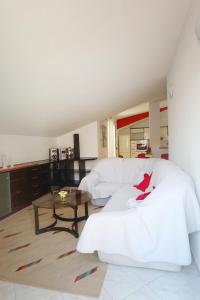 Apartments with a parking space Podstrana, Split - 11363