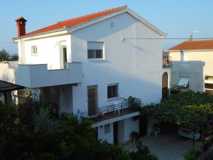 Apartments with a parking space Trogir - 11316