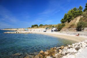 Apartments with a parking space Split - 13025