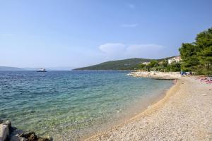 Apartments for families with children Maslinica, Solta - 13423 