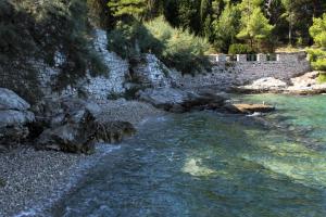 Apartments by the sea Stomorska, Solta - 13695
