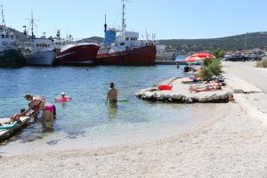 Apartments with a parking space Vinisce, Trogir - 14407