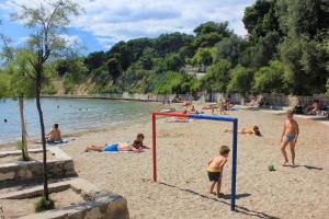 Apartments and rooms by the sea Split - 15298