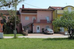 Apartments with a parking space Zambratija, Umag - 2533 
