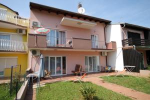 Apartments with a parking space Zambratija, Umag - 2533 