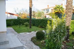 Apartments with a parking space Novigrad 2537