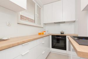 Two-Bedroom Apartament Gdansk 650 m Brzeźno Beach by Renters