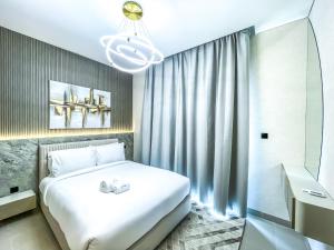 STAY BY LATINEM Luxury 2BR Holiday Home CV B2513 near Burj Khalifa