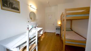 Standard Twin Room room in Leissigen Youth Hostel