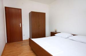 Apartments by the sea Marina, Trogir - 4850