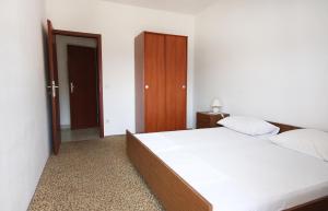 Apartments by the sea Marina, Trogir - 4850