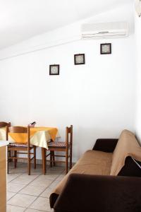 Apartments with a parking space Rogoznica - 4865