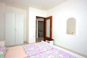Apartments with parking space Barbat - Rab - 4962