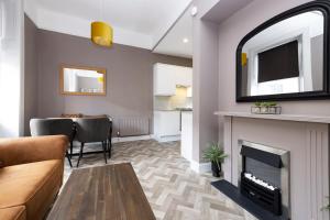 JOIVY Homely Apt by St Giles with Desk