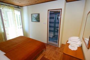 Apartments and rooms with parking space Palit, Rab - 5039