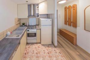 Charming and Bright Apartment City Center Per2