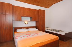 Apartments with parking space Supetarska Draga - Donja, Rab - 5060
