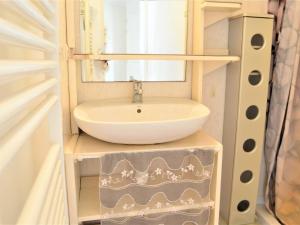 Appartements Appartement Climatise 2 Pieces avec Balcon et Garage Privatif a Cavalaire-sur-Mer - FR-1-226B-101 : photos des chambres