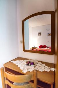 Apartments by the sea Stomorska, Solta - 8650