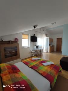 Apartments with parking space Vinisce, Trogir - 8660