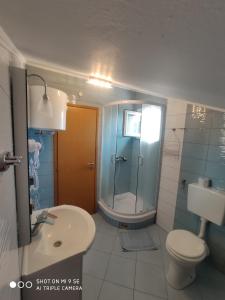 Apartments with parking space Vinisce, Trogir - 8660