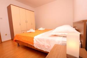 Apartments by the sea Trogir - 8683