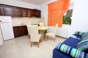 Apartments by the sea Trogir - 8683