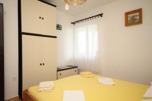 Apartments with a parking space Rukavac, Vis - 8838