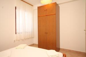 Apartments with a parking space Rukavac, Vis - 8838