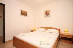 Apartments with a parking space Rukavac, Vis - 8838