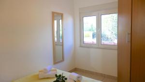 Apartments with parking space Rukavac, Vis - 8839