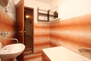 Apartments with a parking space Rukavac, Vis - 8863