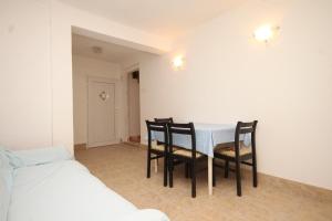 Apartments with a parking space Rukavac, Vis - 8863