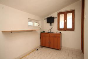 Apartments with a parking space Rukavac, Vis - 8864