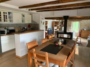 B&B / Chambres d'hotes La Combe aux Fees : photos des chambres