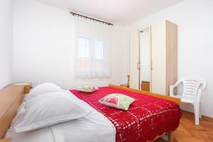 Apartments by the sea Vinisce, Trogir - 11029