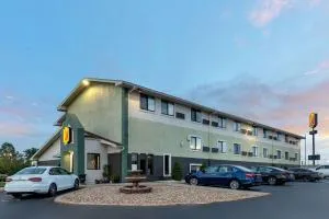 Super 8 by Wyndham Kansas City at Barry Road/Airport - Atchison