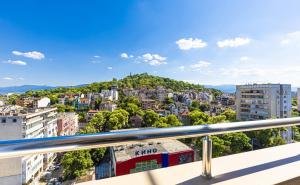 Bright Modern 2BD Apartment with Panoramic View by Flat Mаnager