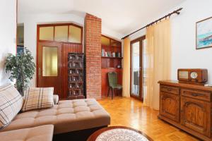 Apartments with parking space Seget Vranjica, Trogir - 11273