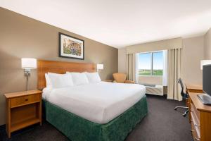 Queen Room - Mobility Access/Non-Smoking room in Baymont by Wyndham Fremont