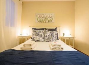 RamblasRentals Cozy Renovated 2BR with Balcony Lift 20M Rambla - Parking - Wifi