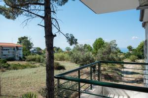 Elegant Villa - Private Pool, Heated Jacuzzi & Sea Breeze in Chanioti, Chalkidiki