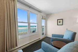 Oceanfront 1st Floor King room in The Sparhawk Oceanfront Resort