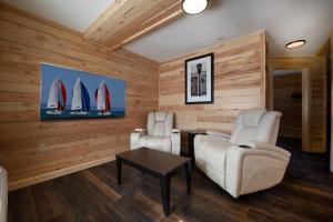 Two-Bedroom Suite room in Four Seasons Lodge