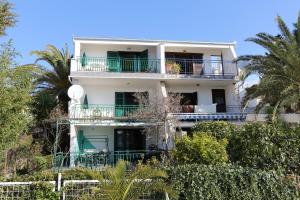 Apartments by the sea Seget Vranjica, Trogir - 10344